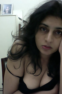 Hot Sexy Indian Babe On Webcam