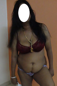 Juicy mature nude Indian aunty