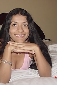 Indian Babe Sheila Boob Exposed In Hotel