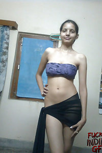 Hot Indian Shashi Bhabhi Naked For Boyfriend