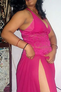 Hot Figure Indian Girl Showing Her Assets