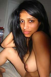 Indian Busty Babe Bulbul Taking Nude Selfies