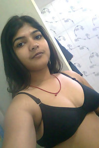 Indian Busty Babe Bulbul Taking Nude Selfies