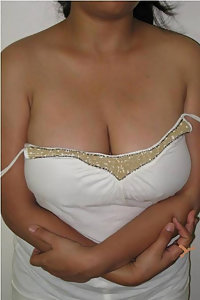 Big Boob Shamita Aunty Erotic Nude Pics
