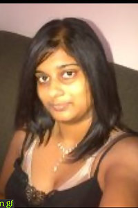 Horny Indian Sohna Bhabhi Boob Show On Cam