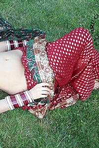 Hot Indian wife saree naked