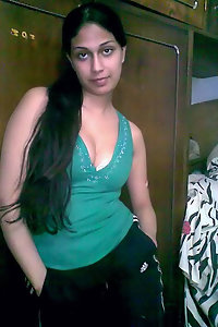 Veena Indian GF Nude On Camera