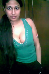 Veena Indian GF Nude On Camera