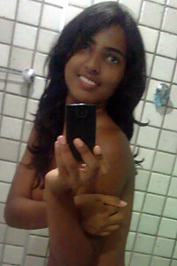 Indian Girl Rekha Taking Nude Selfies