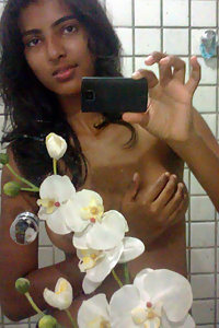 Indian Girl Rekha Taking Nude Selfies