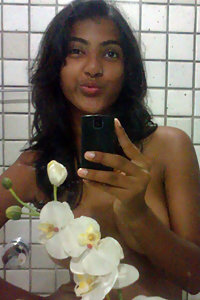 Indian Girl Rekha Taking Nude Selfies