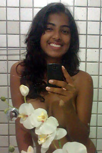 Indian Girl Rekha Taking Nude Selfies