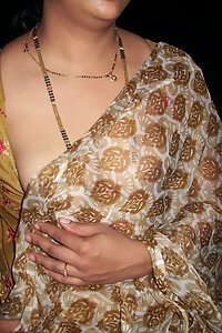 Indian wife exposing her juicy boobs on camera
