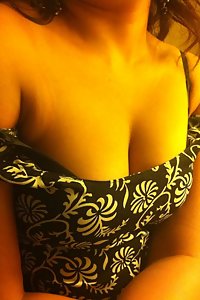 Hot Indian Girl Showing Cleavages Big Tits