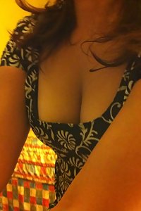 Hot Indian Girl Showing Cleavages Big Tits