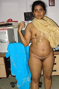 Busty Indian Aunty Nude Bath Pics Leaked