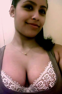 Hot Indian Asiya Showing Big Boob