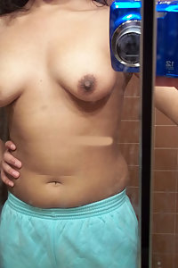 Indian GF Taking Her Nude Picture