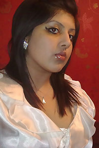 Hot indian college girl Kavita showing off