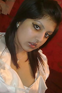 Hot indian college girl Kavita showing off