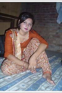 Horny Paki Slut Shaista Naked Beauty Exposed