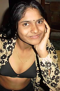 Dusky Indian Bhabhi Sitting Nude At Home