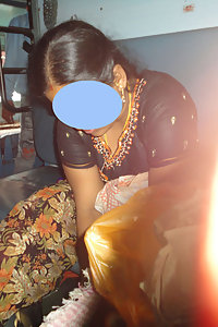 Hot Indian Village Bhabhi Showing Her Boobs