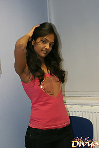 Real Indian Babe Divya XXX Nude Photos