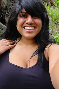UK Indian Girl Parineeta Posing Nude Garden