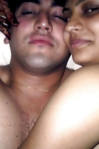 Indian Sexy Couple Leaked Honeymoon Pics