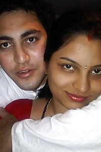 Indian Sexy Couple Leaked Honeymoon Pics