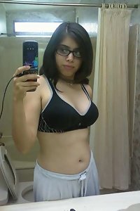 Juicy indian school girl exotic mood taking pics