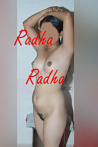 Indian Mallu Bhabhi Radha Showing Her Pussy
