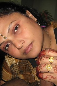 Indian Aunty Shakuntala Exposing Huge Boobs