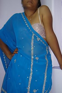 Indian Bhabhi Parveen Transperant Blue Saree