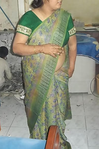 Mature Indian Aunty Posing Nude Kitchen