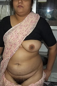 Mature Indian Aunty Posing Nude Kitchen