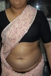 Mature Indian Aunty Posing Nude Kitchen