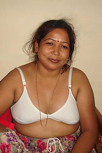 Mature Naked Aunty Hira Naked Photoshoot