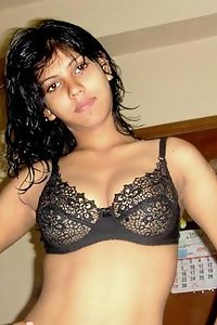 Bengali Housewife showing milky boobs