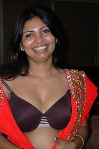 Indian Girl Sheena Showing Big Tits In Car